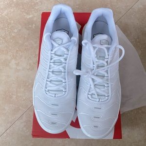 Nike Women’s Air Max Plus, White-Pure Platinum, USA size 9.5